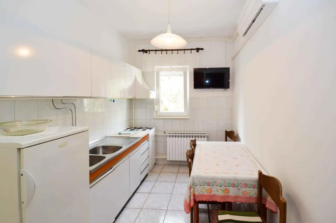 Apartment In Pula With Two-Bedrooms 3 Pjescana Uvala Croatia