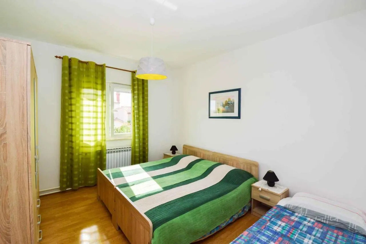 Apartment In Pula With Two-Bedrooms 3 Pjescana Uvala