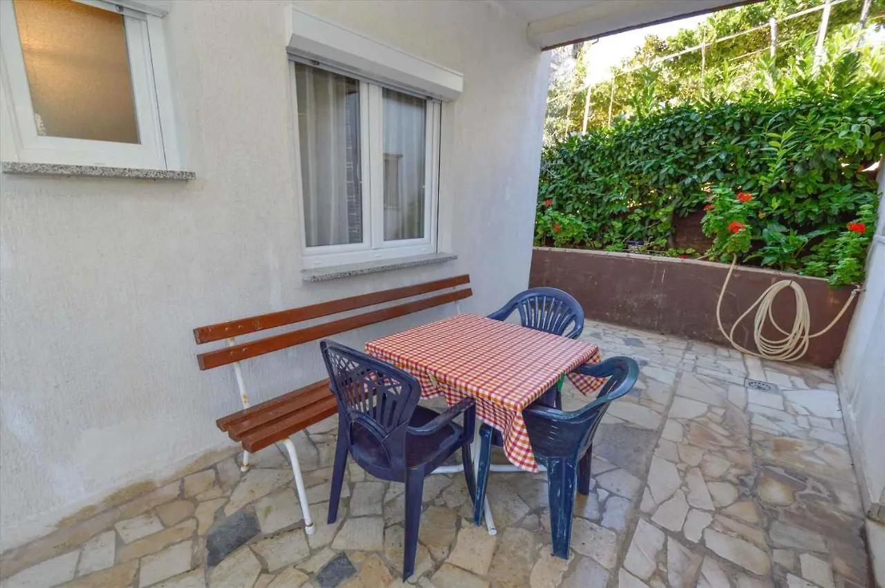 Apartment In Pula With Two-Bedrooms 3 Pjescana Uvala