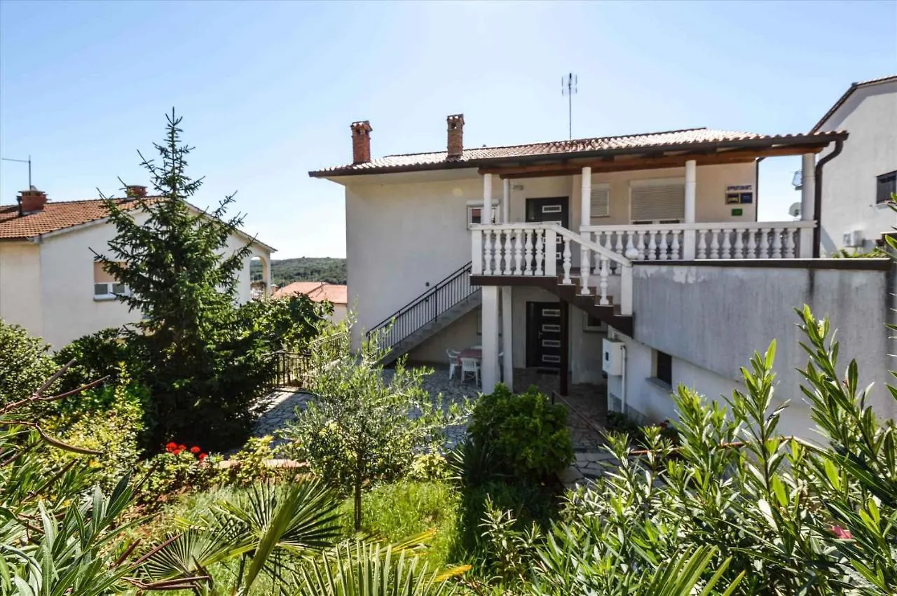 Apartment In Pula With Two-Bedrooms 3 Pjescana Uvala 0*,